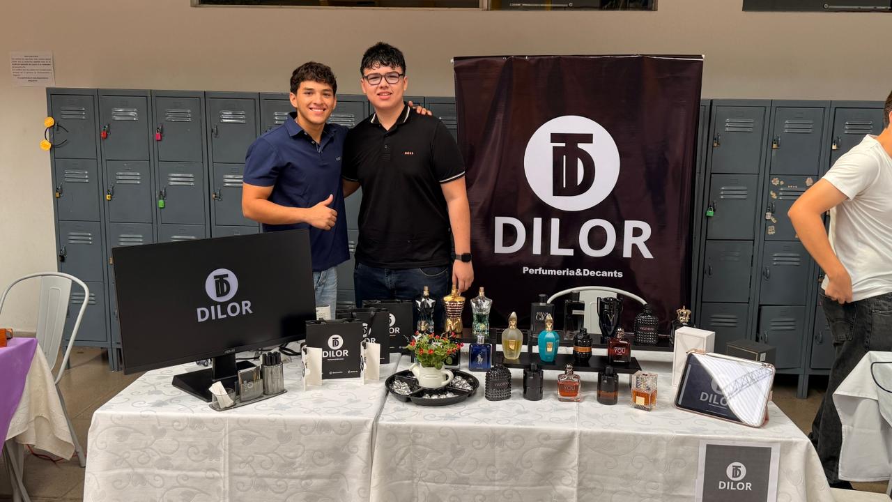 Stand de Perfumería DILOR — jóvenes emprendedores de Santa Cruz, Bolivia